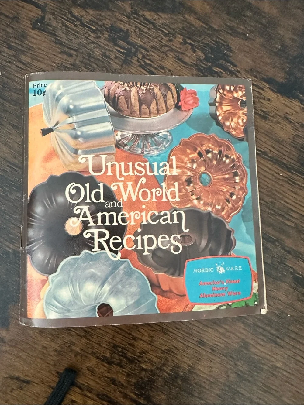 Rare 1970s Nordic ware Bundt pan avocado green. New w/ box, liner & recipe book